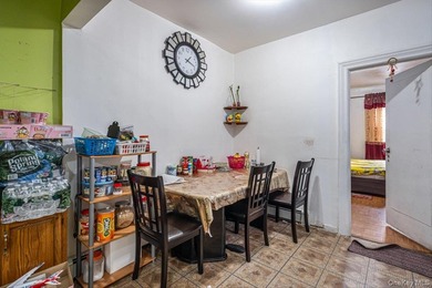 Legal 4 family 7 Bedrooms & 6 full bathrooms +5 Rooms in - photo 22