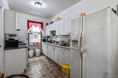 Legal 4 family 7 Bedrooms & 6 full bathrooms +5 Rooms in - photo 24