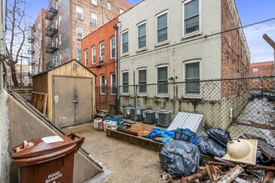 Legal 4 family 7 Bedrooms & 6 full bathrooms +5 Rooms in - photo 30