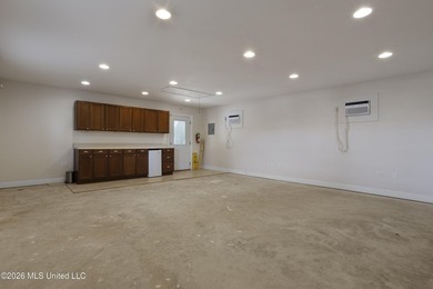 (Pictures with furniture are AI generated) This beautifully - photo 31
