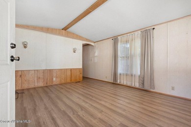 Welcome home to this well-maintained 2-bedroom, 1-bath - photo 4