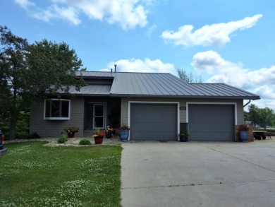 Gorgeous, well maintained lake home on Lake Kampeska! - photo 1