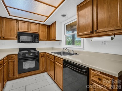 Enjoy easy mountain living in this charming 2-bedroom, 2-bath - photo 9