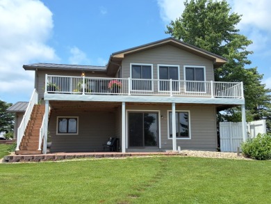 Gorgeous, well maintained lake home on Lake Kampeska! - photo 28