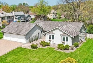 This soft contemporary home is situated on a quiet cul-de-sac - photo 2
