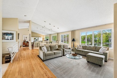 This soft contemporary home is situated on a quiet cul-de-sac - photo 7