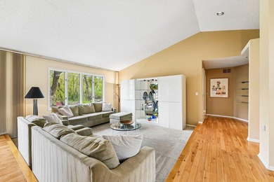 This soft contemporary home is situated on a quiet cul-de-sac - photo 8