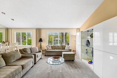 This soft contemporary home is situated on a quiet cul-de-sac - photo 9