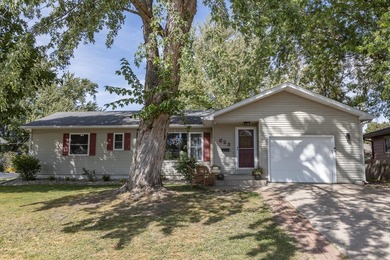 Spacious 4-bedroom rambler with a fully finished basement and - photo 1