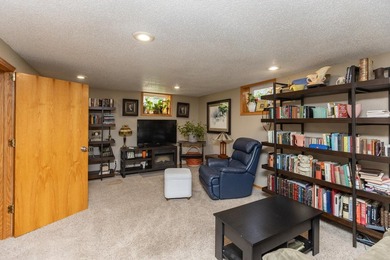 Spacious 4-bedroom rambler with a fully finished basement and - photo 2