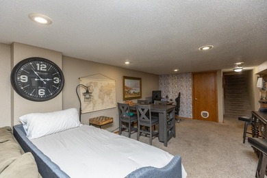 Spacious 4-bedroom rambler with a fully finished basement and - photo 3