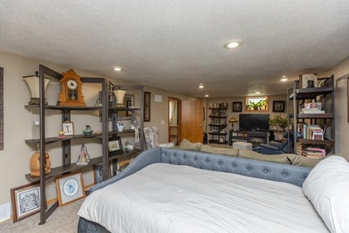 Spacious 4-bedroom rambler with a fully finished basement and - photo 5