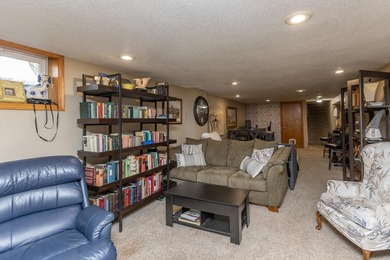 Spacious 4-bedroom rambler with a fully finished basement and - photo 9