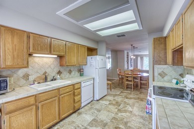 This exceptional townhome is in the heart of Horseshoe Bay - photo 13