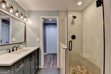 PRICE IMPROVEMENT!! Stately 6-bedroom, 5-bath executive home - photo 37