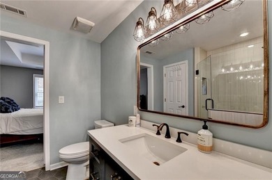 PRICE IMPROVEMENT!! Stately 6-bedroom, 5-bath executive home - photo 38