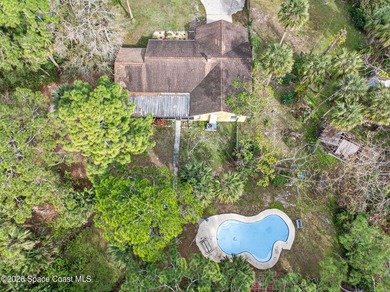 Welcome home to this charming 3 bedroom, 2 bath pool home on a - photo 5