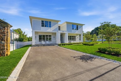 Presenting an extraordinary Hamptons-style luxury estate - photo 22