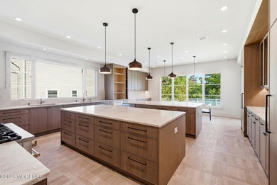 Presenting an extraordinary Hamptons-style luxury estate - photo 38