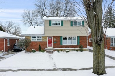 Lake Home Sale Pending in Saint Clair Shores, Michigan