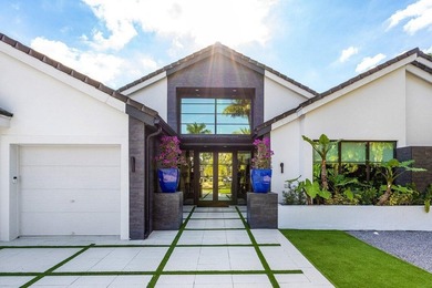 Completely Designer 6 BD 5.5 BA in Devon Place with elevated - photo 2