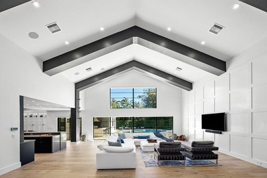Completely Designer 6 BD 5.5 BA in Devon Place with elevated - photo 4