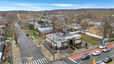 Prime Hylan Blvd office building in the New Dorp section of - photo 4