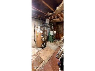 Large Property with 6 bedrooms, 4 full baths, 1 car garage, full - photo 16