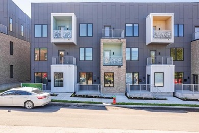 (private lake, pond, creek) Townhome/Townhouse For Sale in Kansas City Missouri