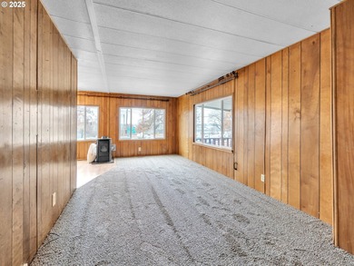 Well-Maintained Home in 55+ Park. Fresh carpet in the front room