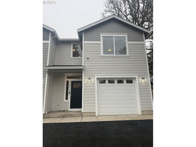 Lake Home For Sale in Sweethome, Oregon