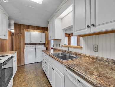 Well-Maintained Home in 55+ Park. Fresh carpet in the front room