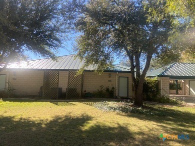 This is a beautiful 4-unit complex. Each unit boasts approx 1859 - photo 4