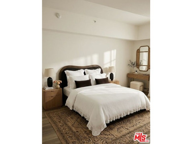 Welcome to luxury high-rise living at the Azzurra. This - photo 4