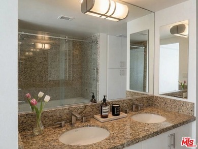 Welcome to luxury high-rise living at the Azzurra. This - photo 7