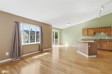 Cute townhouse located in the heart of Anchorage Close to - photo 3