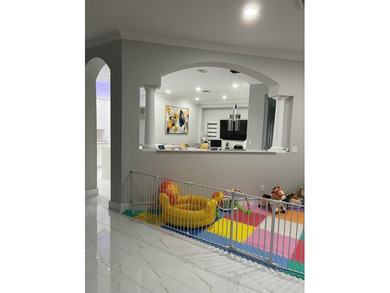 LOCATION, LOCATION, LOCATION! Beautiful property located in the - photo 14