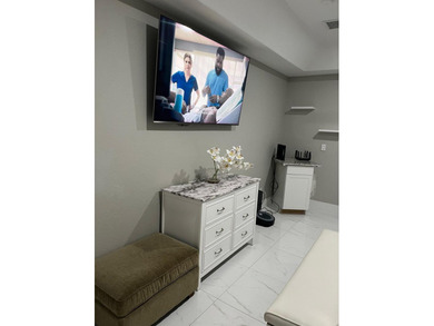 LOCATION, LOCATION, LOCATION! Beautiful property located in the - photo 25