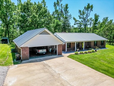 Tucked away in desirable Quail Creek Estates, this spacious - photo 3