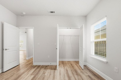Welcome to The Bluffs at Lafayette, one of Freeport's newest and - photo 19