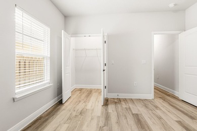 Welcome to The Bluffs at Lafayette, one of Freeport's newest and - photo 21