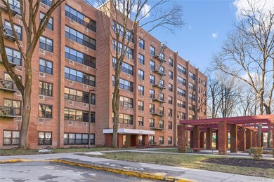 Spacious 2-bedroom, 2-bath co-op located in the desirable New - photo 1