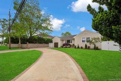 Charming and lovingly maintained wide-line Ranch nestled in - photo 2