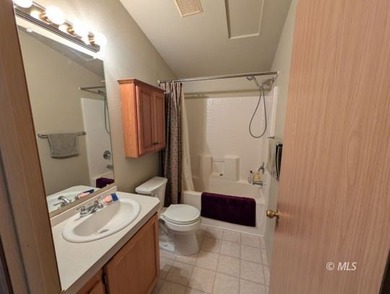 Discover your dream home nestled in a small, remote charming - photo 13