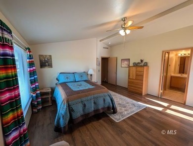 Discover your dream home nestled in a small, remote charming - photo 14