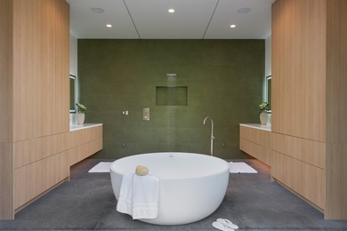 Ultra modern, newly constructed luxury home on an extremely - photo 15