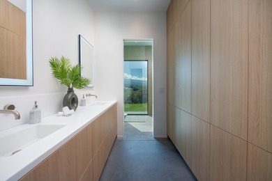Ultra modern, newly constructed luxury home on an extremely - photo 18