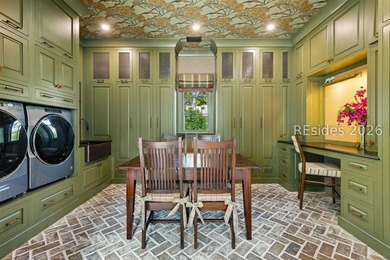 This spectacular home in Spanish Wells Plantation was - photo 22