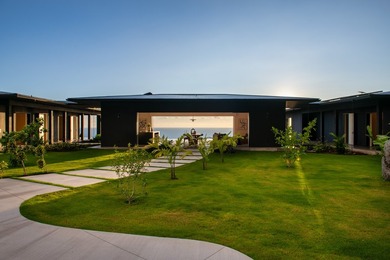 Ultra modern, newly constructed luxury home on an extremely - photo 25