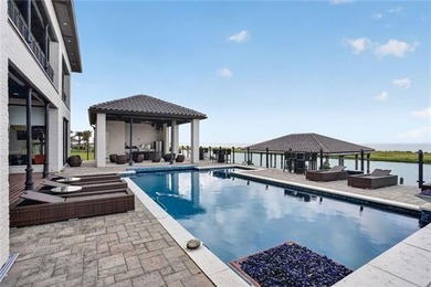Exceptional waterfront estate in a gated community offering - photo 11